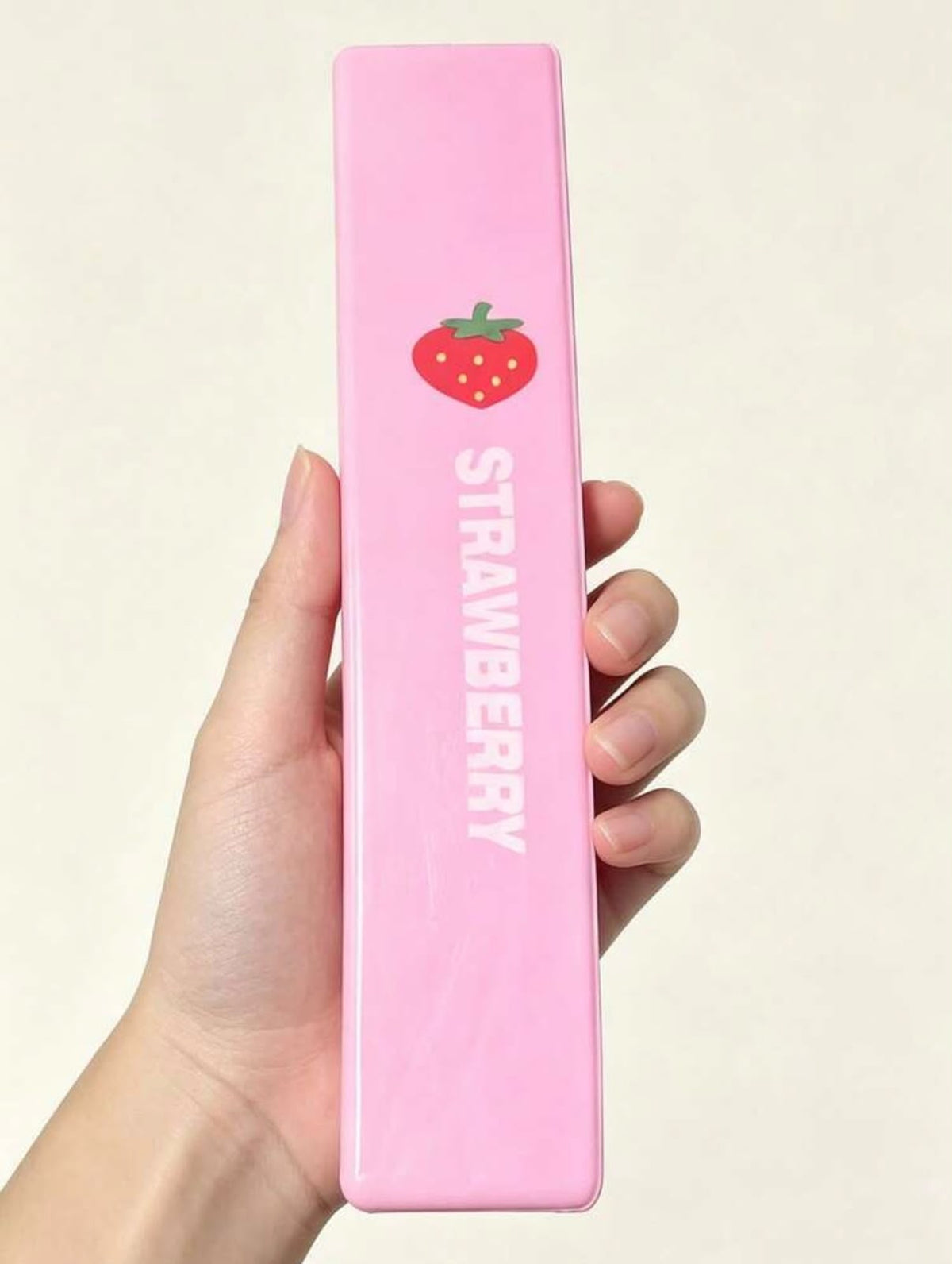 مقلمة معدنية وردية بتصميم Strawberry فراولة